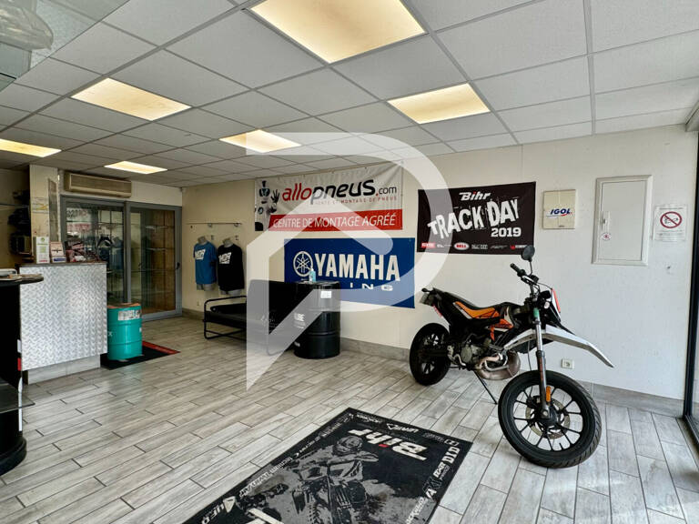 Pertuis - Local commercial 100 m2 — photo 1
