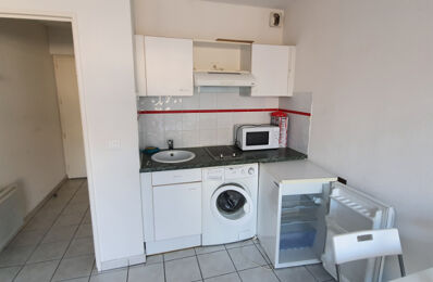 location appartement 470 € CC /mois à proximité de Aureille (13930)