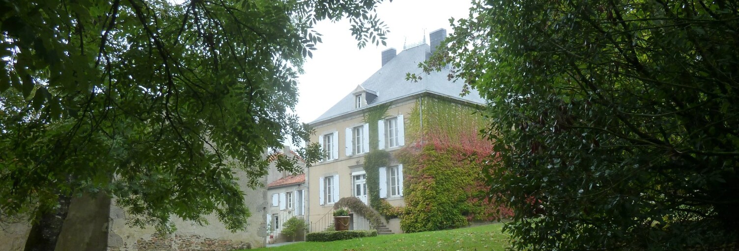 Maison 10 Pièces 264 m² à vendre à Saint-Paul-en-Gâtine (79240)