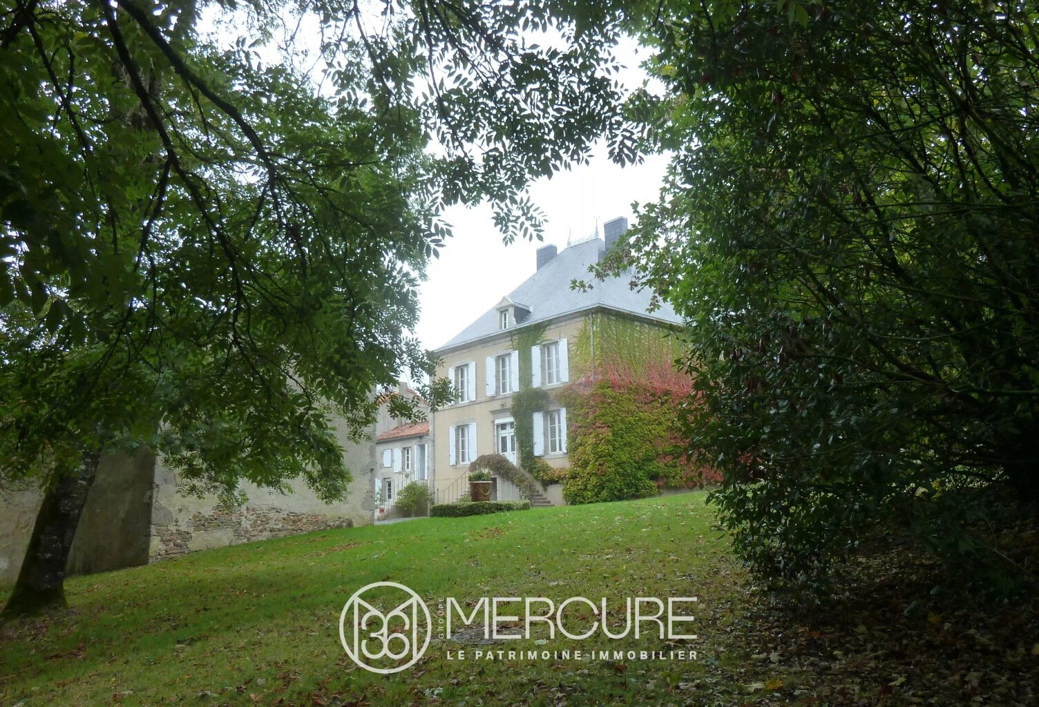 MAISON DE MAITRE XIXe AVEC DEPENDANCES — photo 1