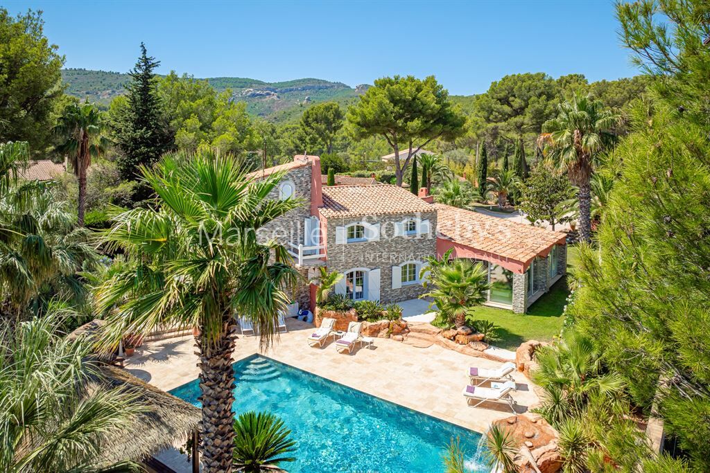 Villa / Maison 17 pièces  à vendre La Ciotat 13600