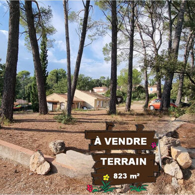 Terrain 823 m²