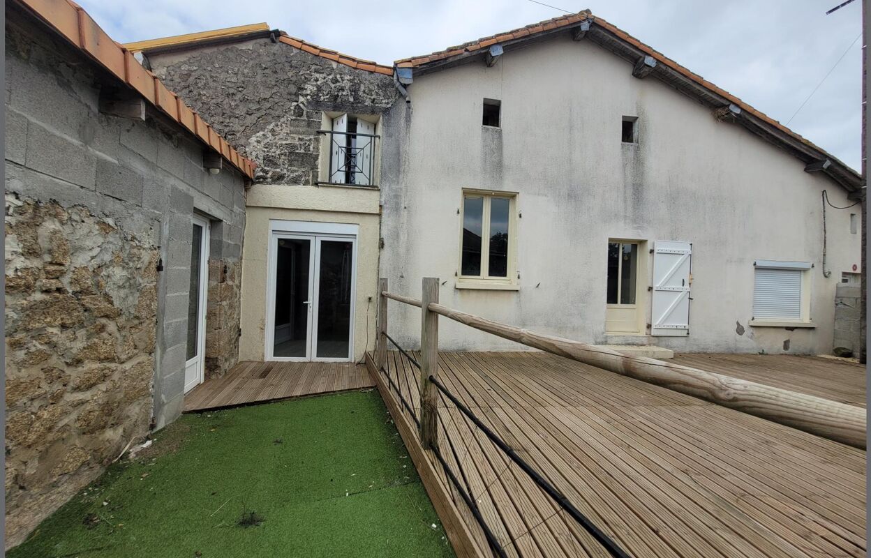 maison 6 pièces 174 m2 à vendre à Pougne-Hérisson (79130)