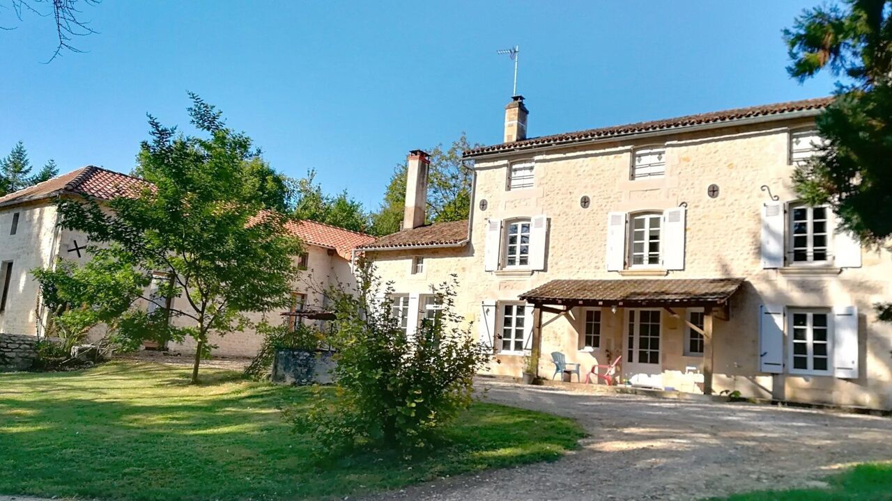 maison 8 pièces 273 m2 à vendre à Valdivienne (86300)