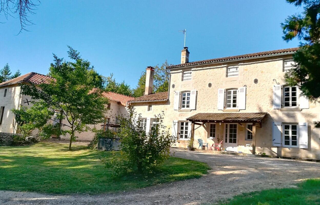 maison 8 pièces 273 m2 à vendre à Valdivienne (86300)