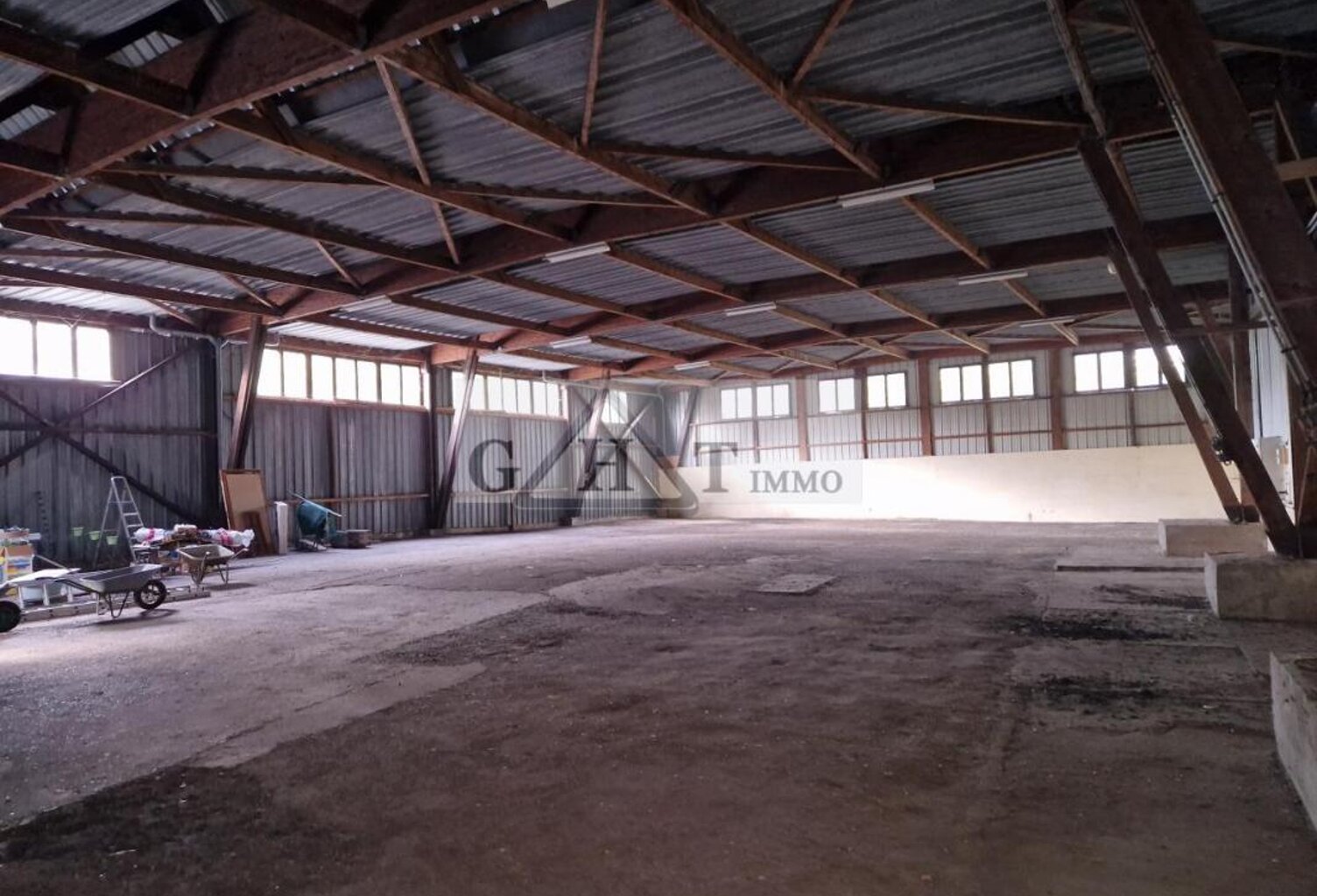 Entrepot bureaux de 1371 m² + Pavillon de 190m² à vendre sur DOMONT — photo 1
