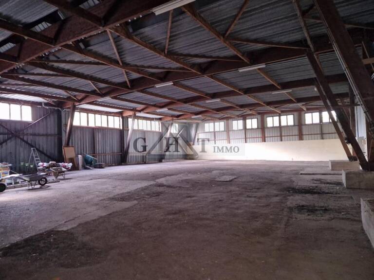 Entrepot bureaux de 1371 m² + Pavillon de 190m² à vendre sur DOMONT — photo 1