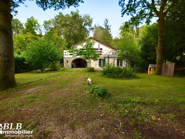 78690 LES ESSARTS LE ROI  A vendre Belle maison 6 pièces 4 c — photo du bien