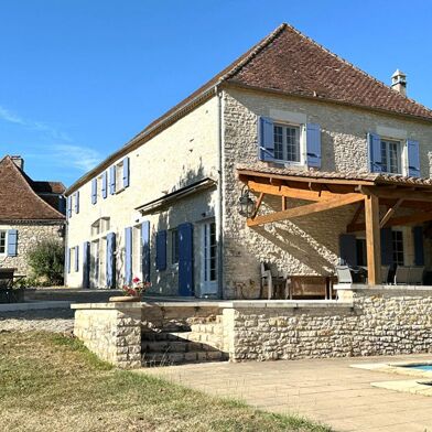 Maison 16 pièces 390 m²