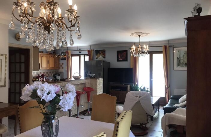 Villa — photo 2