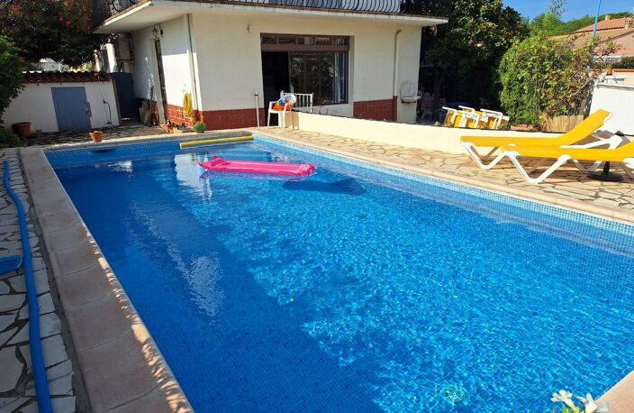 A seulement 400m du sable, Superbe villa de 5 chambres, et piscine !  — photo 3