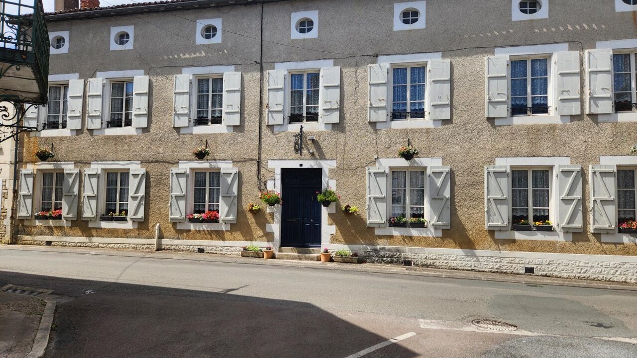 maison 13 pièces 446 m2 à vendre à Champagne-Mouton (16350)