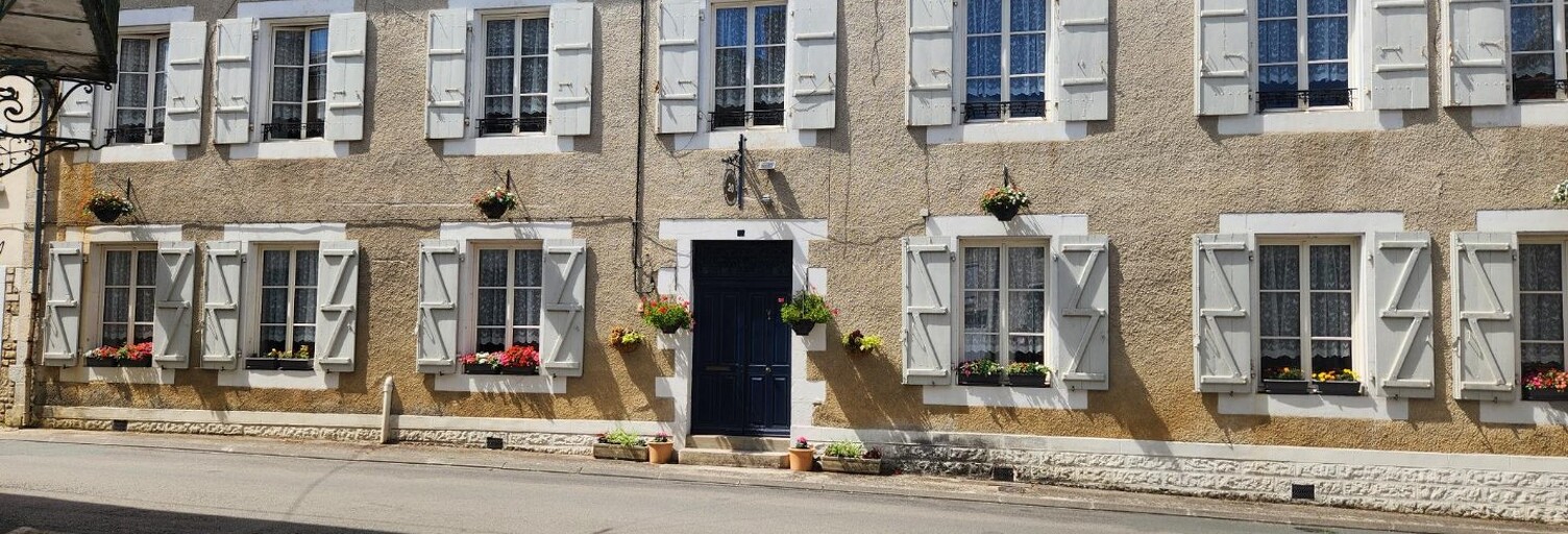 Maison 13 Pièces 446 m² à vendre à Champagne-Mouton (16350)