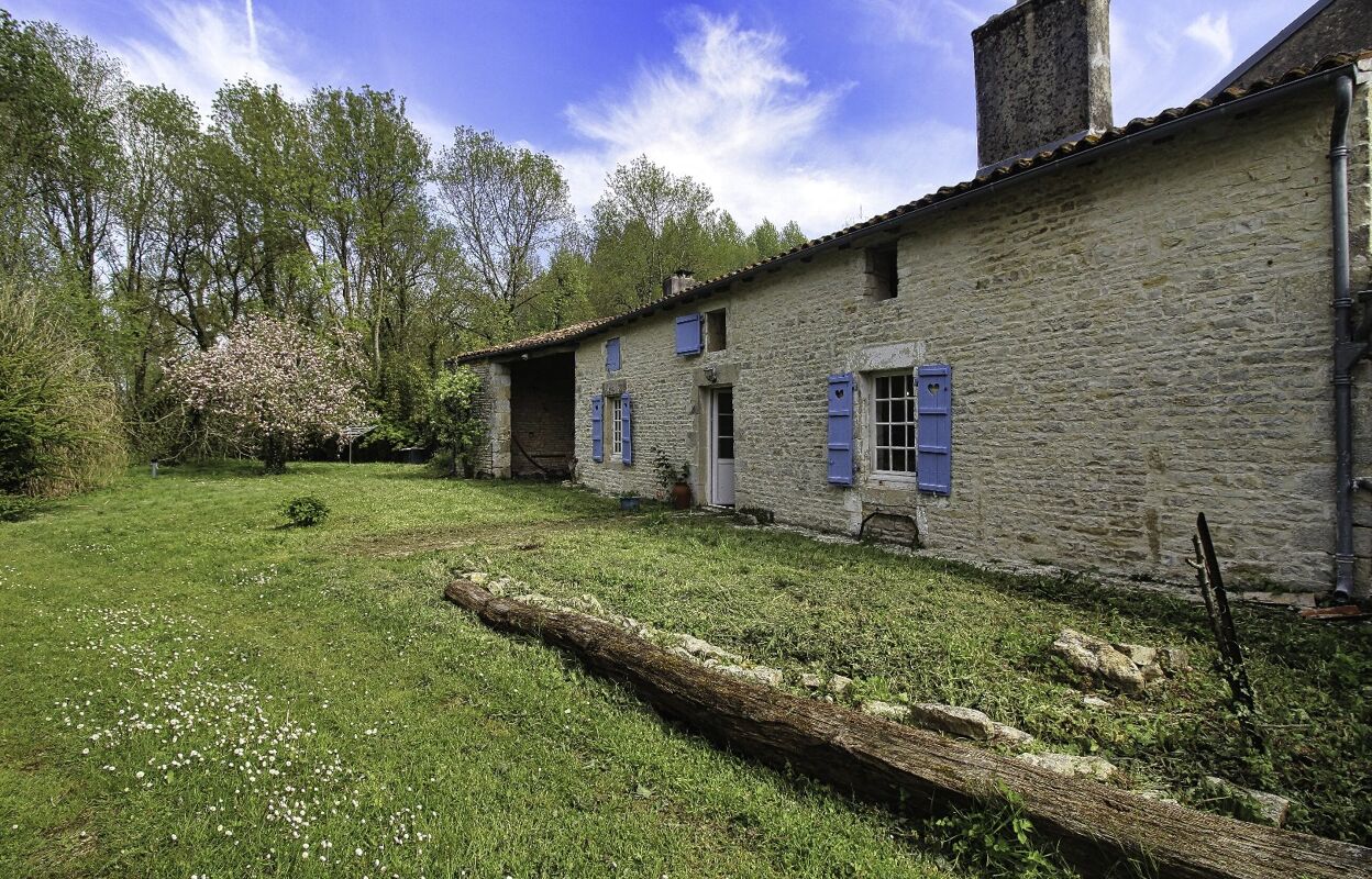 maison 4 pièces 96 m2 à vendre à Dampierre-sur-Boutonne (17470)