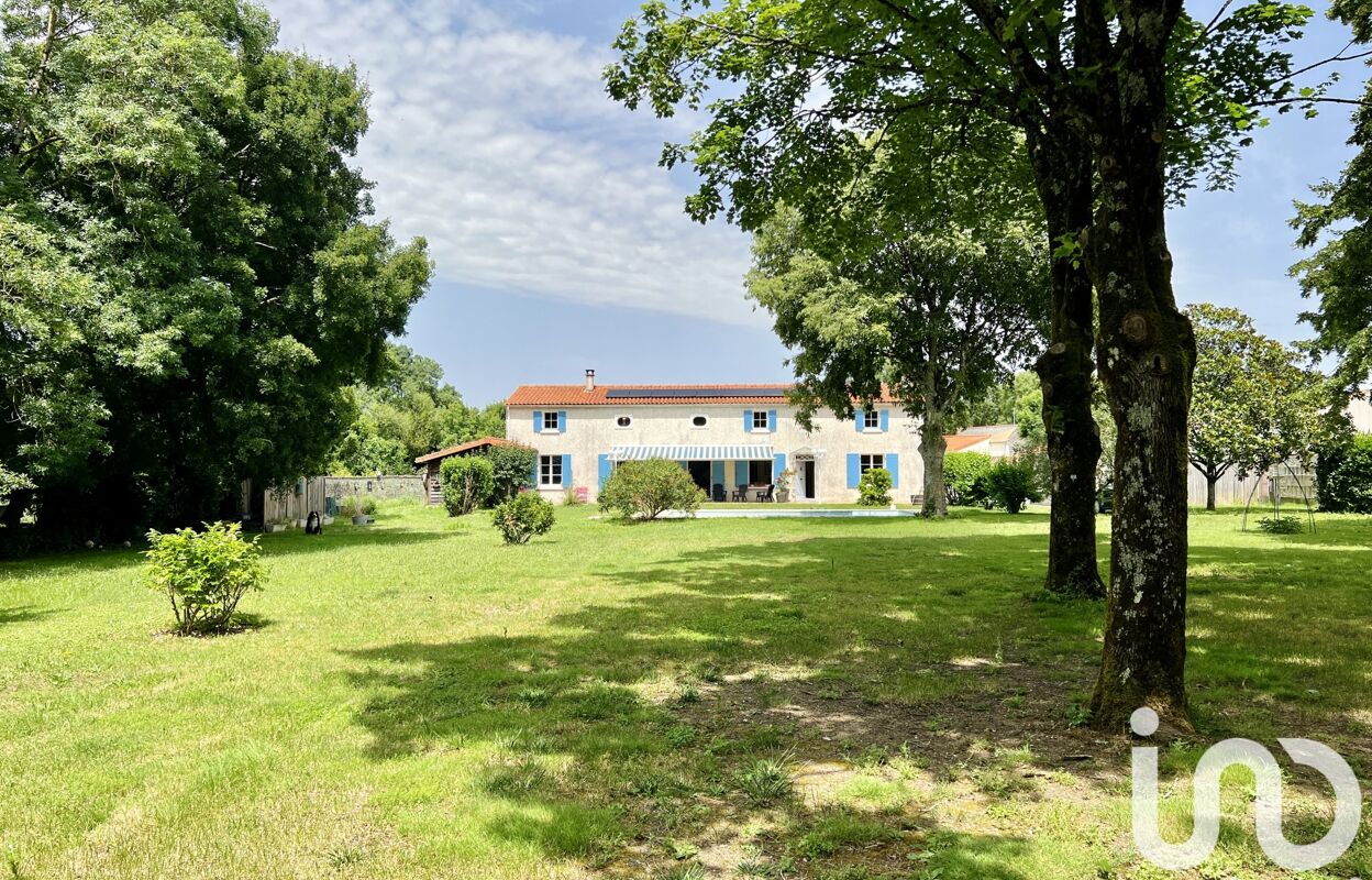 maison 8 pièces 230 m2 à vendre à Saint-Christophe (17220)