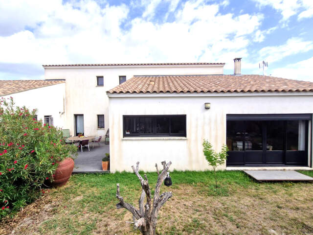 SUPERBE ENSEMBLE IMMOBILIER LOCAL ARTISANAL + HABITATION = 296M2 SUR UNE PARCELLE DE 1100M2 — photo du bien