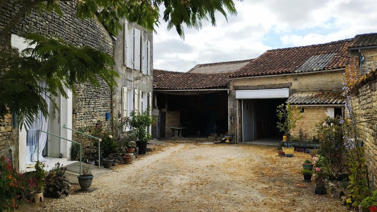 maison 6 pièces 123 m2 à vendre à Neuvicq-le-Château (17490)