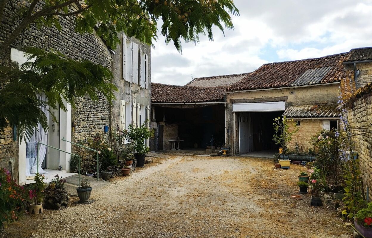 maison 6 pièces 123 m2 à vendre à Neuvicq-le-Château (17490)