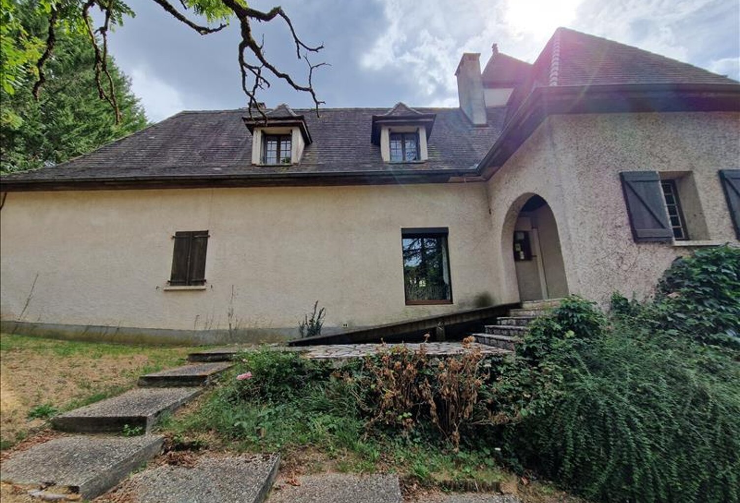 Maison en pierre de 6 pièces principales — photo 1