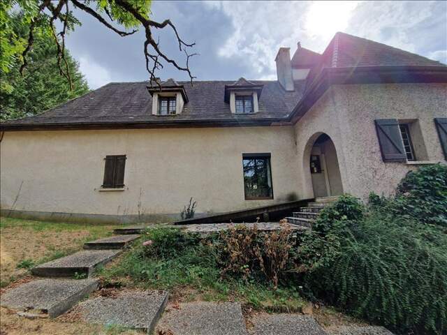 Maison en pierre de 6 pièces principales — photo du bien