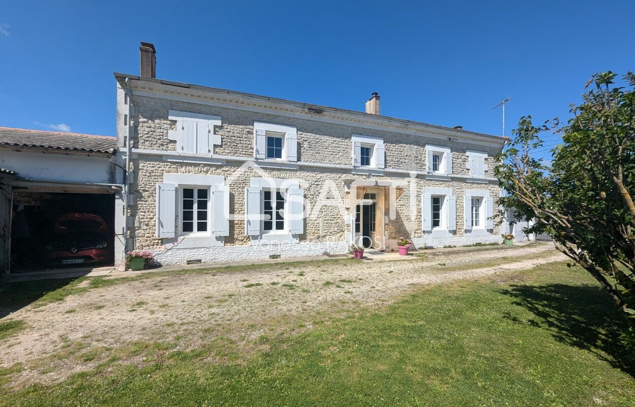 maison 9 pièces 195 m2 à vendre à Saint-Martin-de-Juillers (17400)