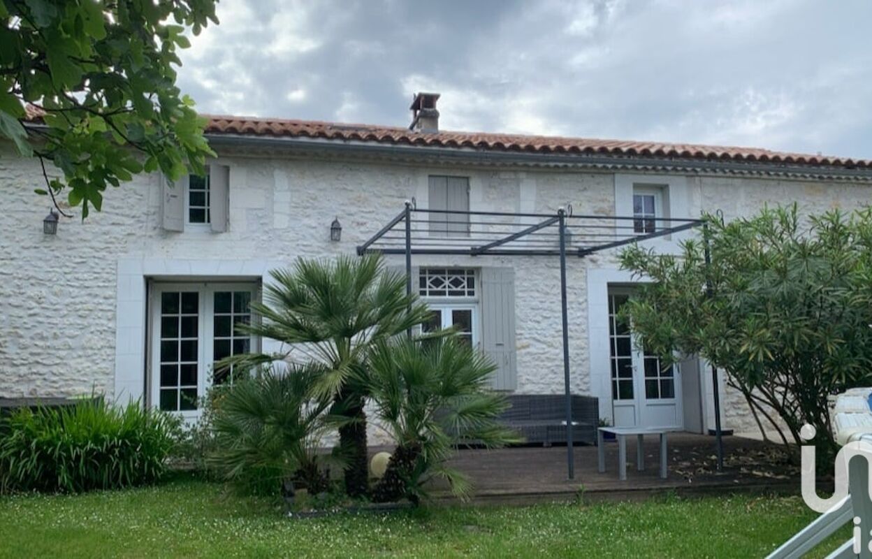 maison 5 pièces 112 m2 à vendre à Saint-Romain-de-Benet (17600)