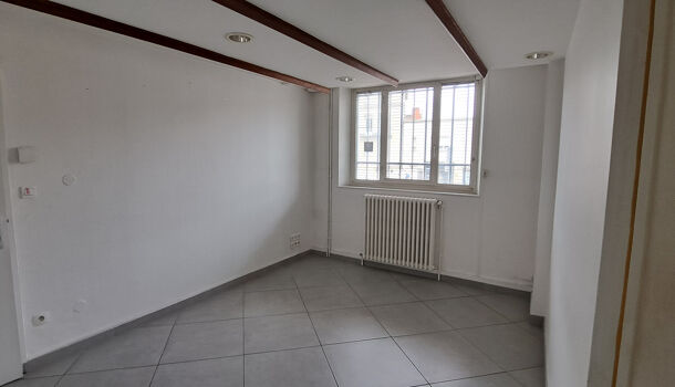 Local commercial 3 pièces  à louer Saintes 17100