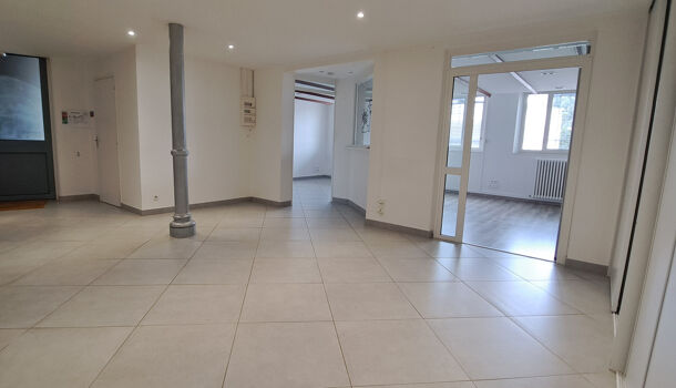 Local commercial 3 pièces  à louer Saintes 17100