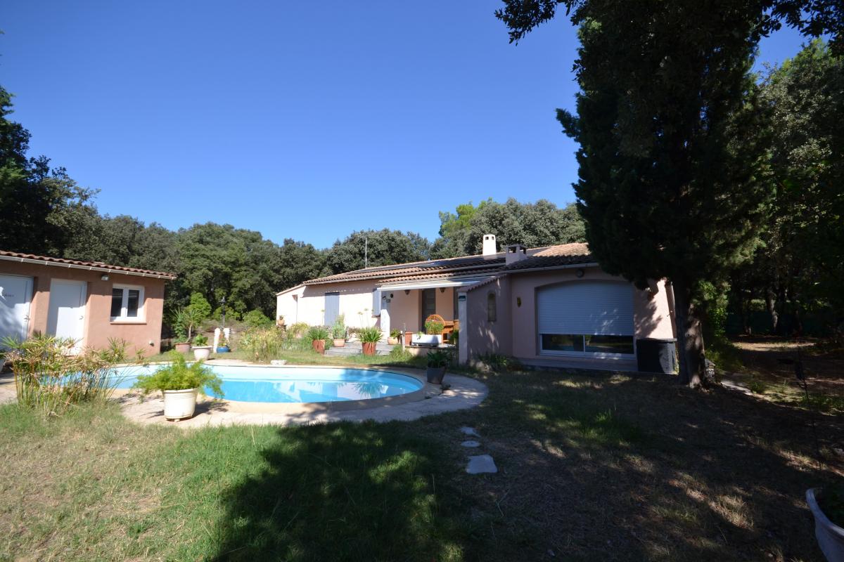 A 5mn d'uzes, sur grand terrain, Villa avec  Piscine et Gîtes