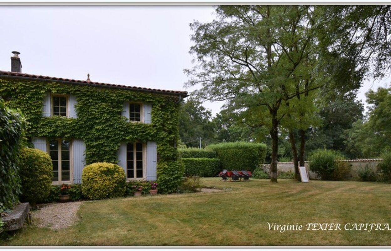 maison 6 pièces 171 m2 à vendre à Saint-Jean-d'Angély (17400)