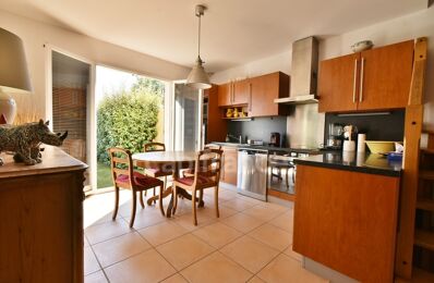 vente maison 327 000 € à proximité de Cadenet (84160)