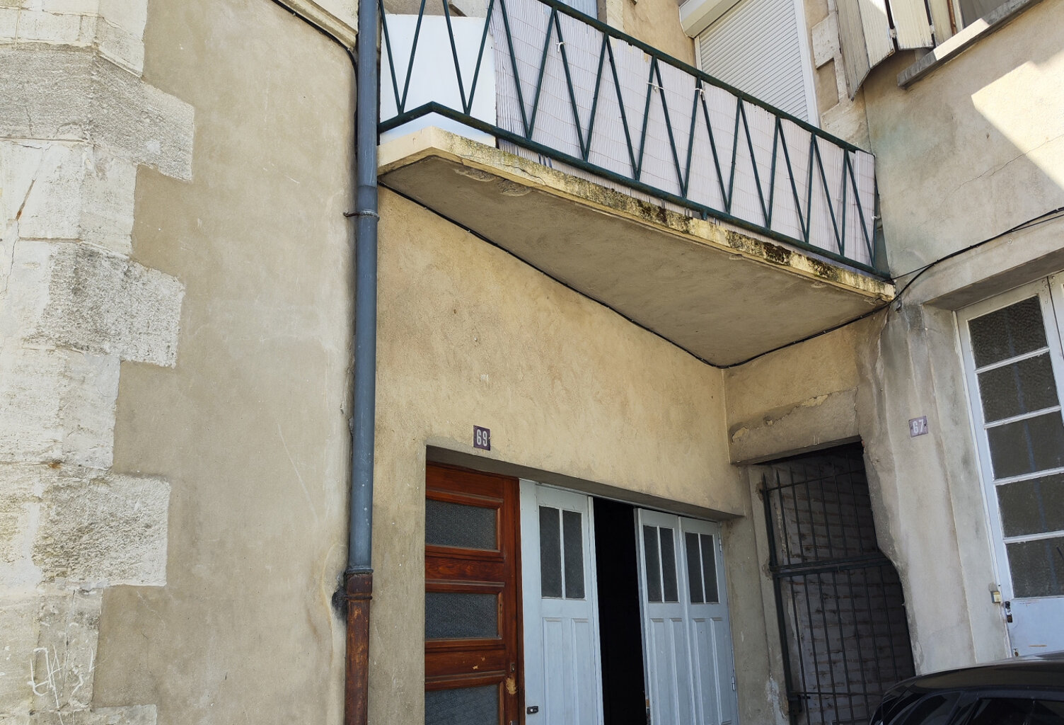 Maison de ville avec garage et cour extérieure — photo 1