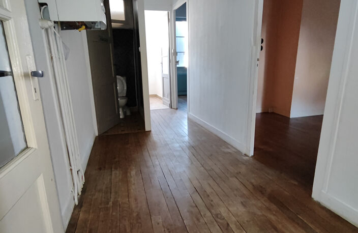 Maison de ville avec garage et cour extérieure — photo 2