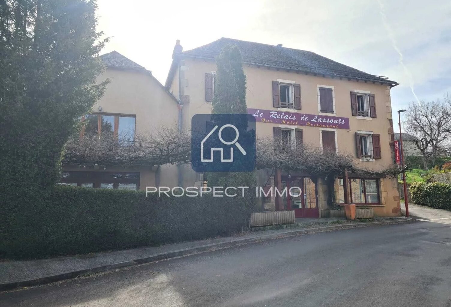 Ensemble immobilier à Lassouts — photo 1