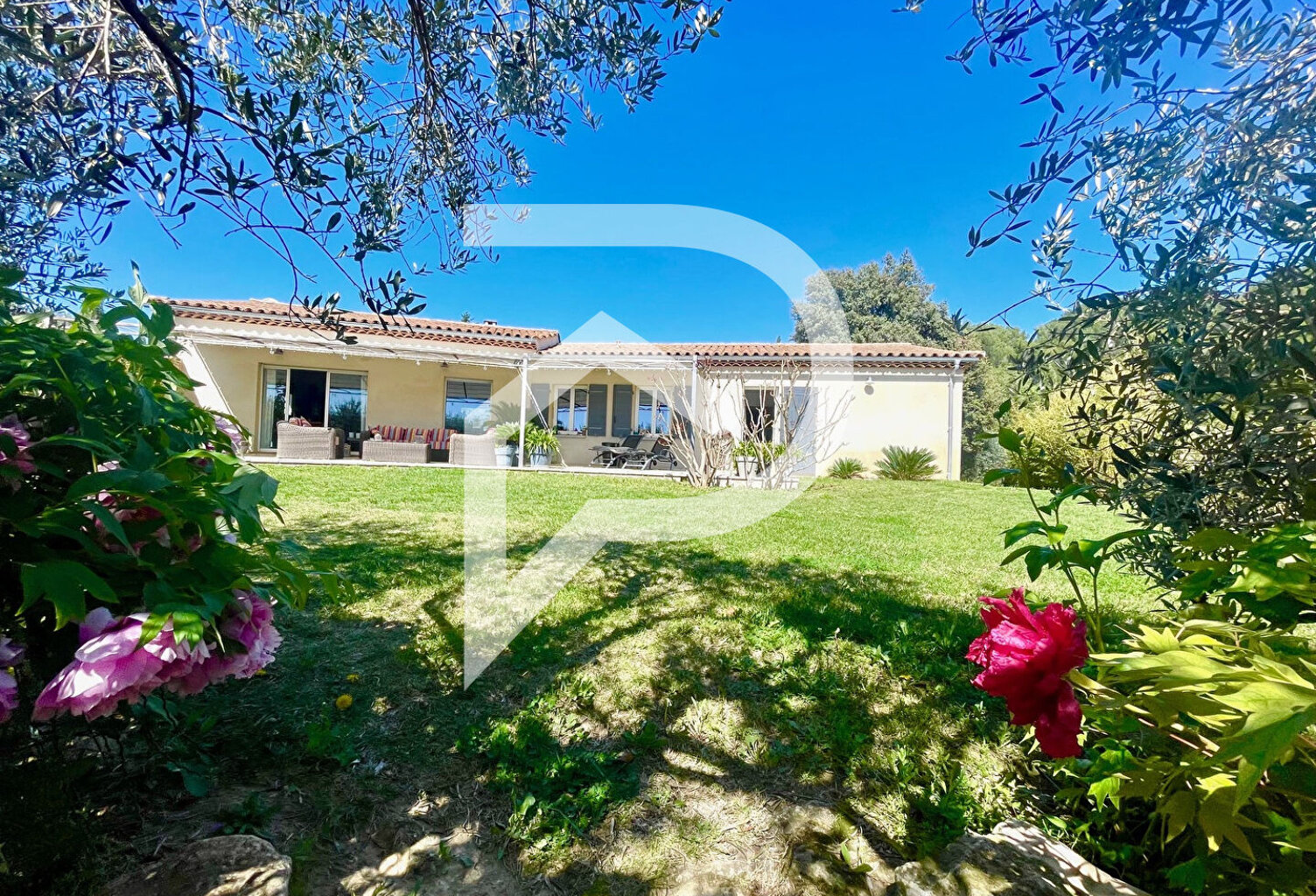 Lauris - Villa plain-pied-150m² env. hab -1136m² env. de parc... — photo 1