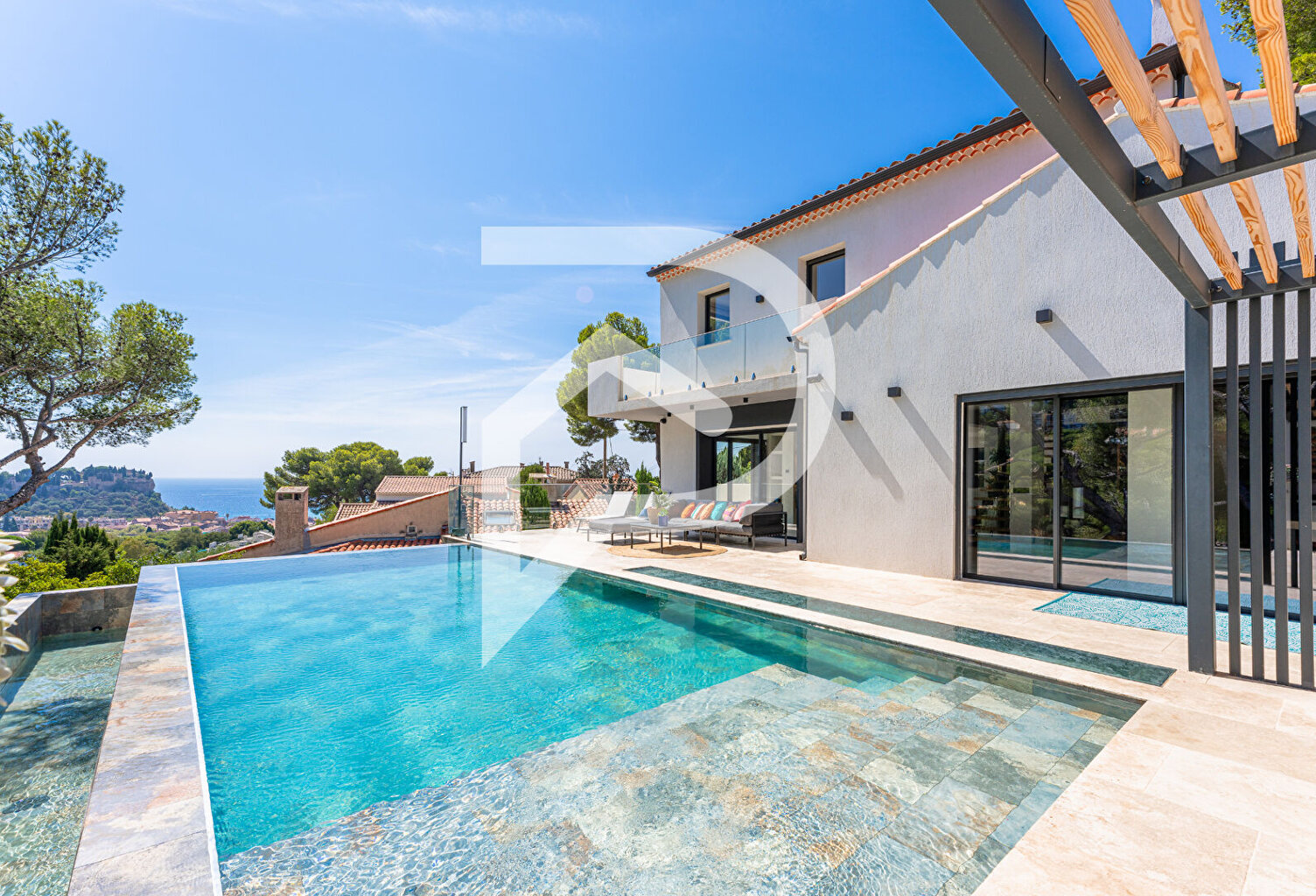 Cassis  -Propriété Contemporaine avec Vue sur le Cap Canaille ! — photo 1