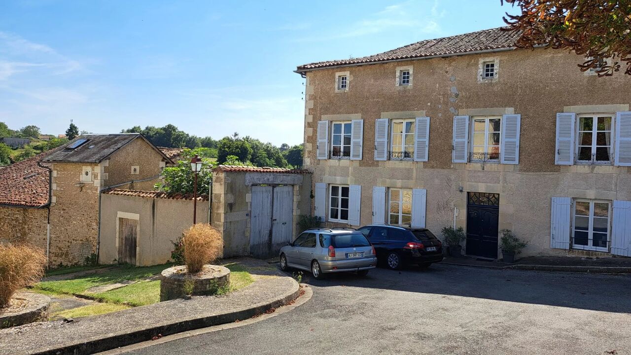 maison 12 pièces 400 m2 à vendre à Charroux (86250)