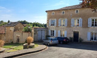 Maison 12 Pièces 400 m² à vendre à Charroux (86250)
