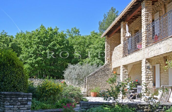 Murs : maison en pierres avec piscine dans la campagne — photo 2