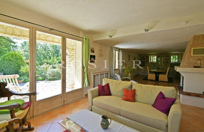 Murs : maison en pierres avec piscine dans la campagne — photo 5