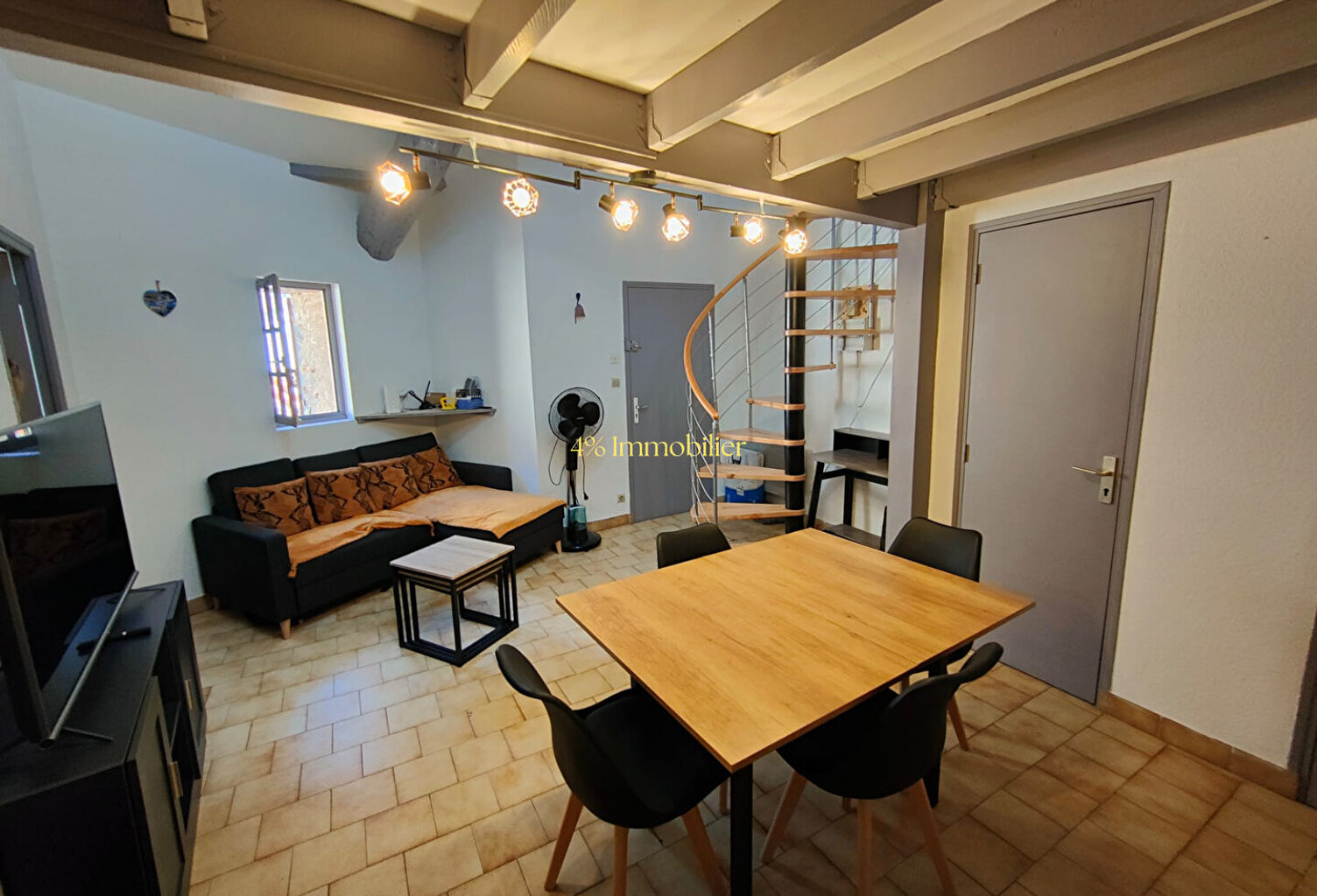 Appartement meublé au centre-ville d'Agde , dernier étage , Idéal investissement ou pied-à-terre — photo 1