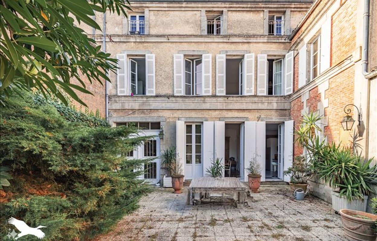 maison 9 pièces 316 m2 à vendre à Tonnay-Charente (17430)