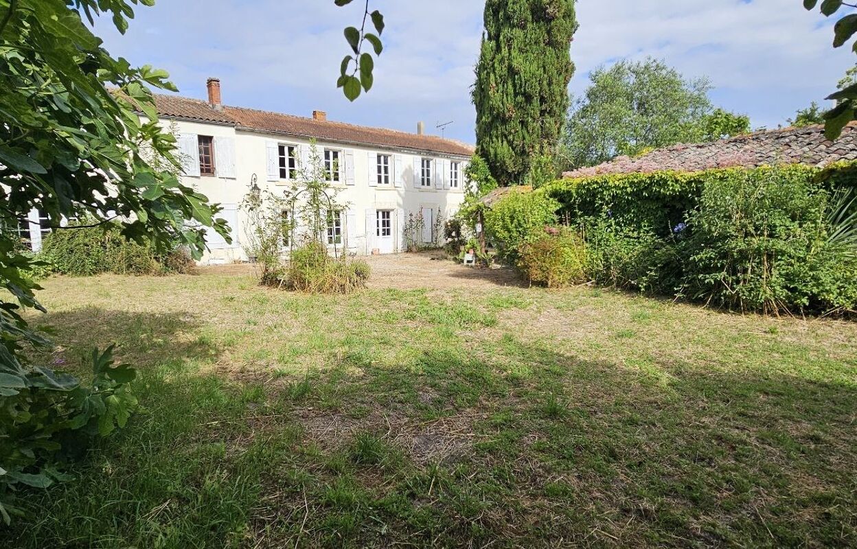 maison 10 pièces 222 m2 à vendre à Virson (17290)