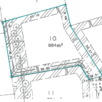 Terrain 884 m²