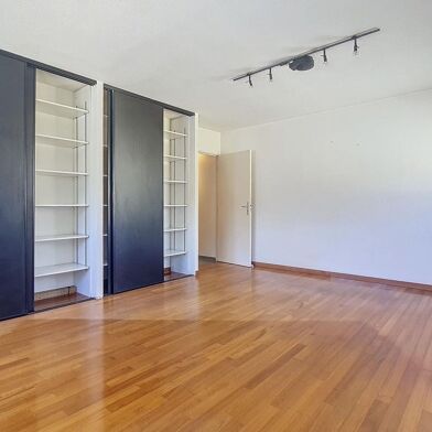 Bureau  1180 €