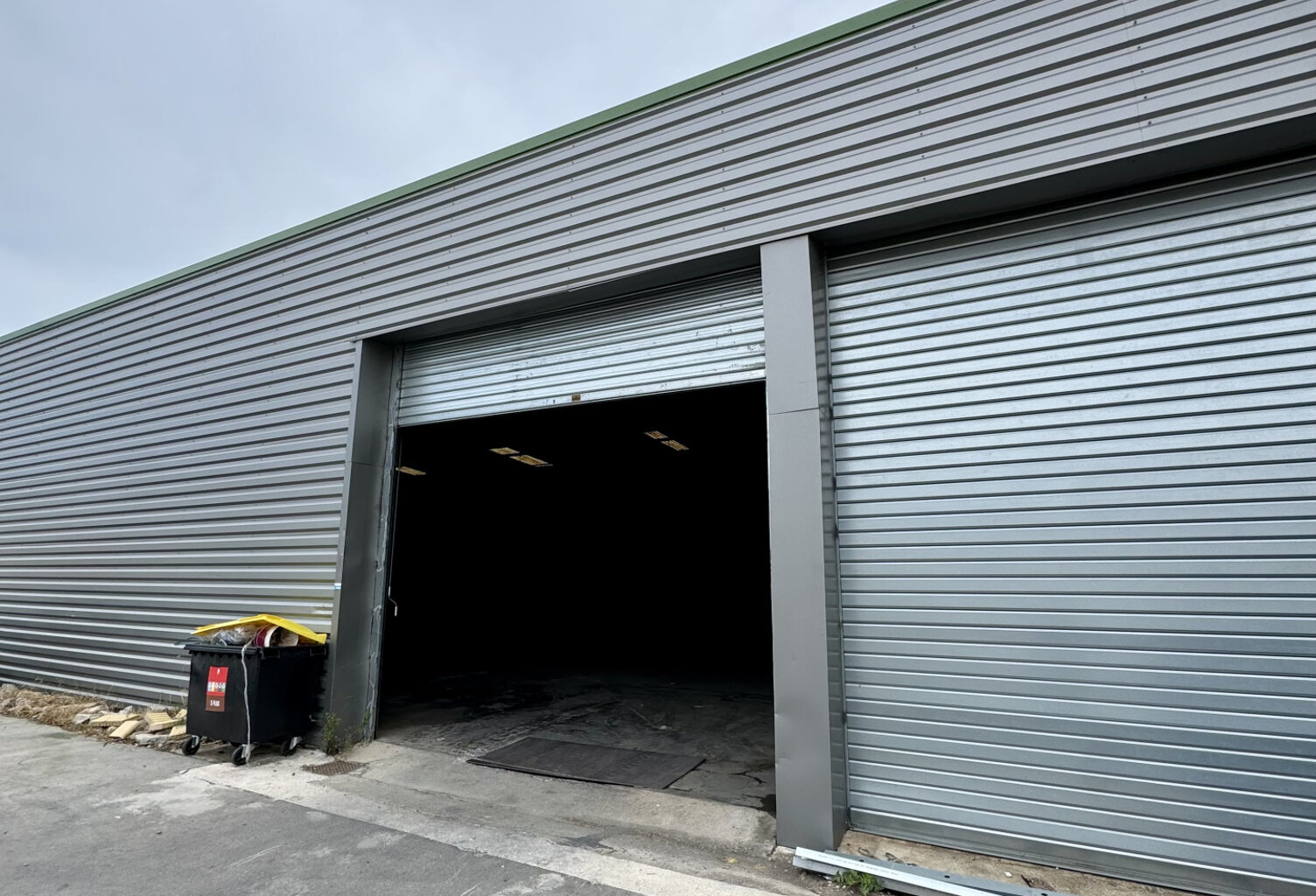 Entrepôt 290m2 + 45m2 de mezzanine à Saint-jean-de-Vedas — photo 1