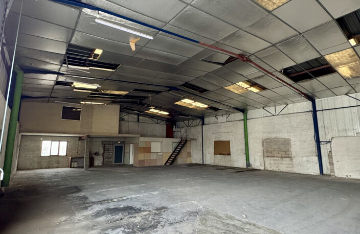 Entrepôt 290m2 + 45m2 de mezzanine à Saint-jean-de-Vedas — photo 2