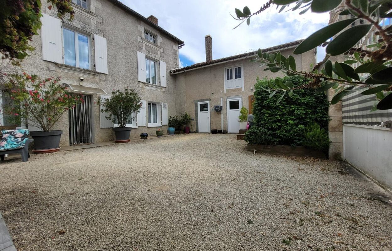 maison 5 pièces 139 m2 à vendre à Neuville-de-Poitou (86170)