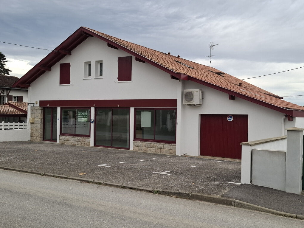 Saint-Palais Local commercial 3 pièces 55 m²