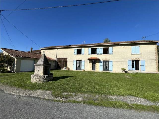 Maison de bourg de 8 pièces principales — photo du bien